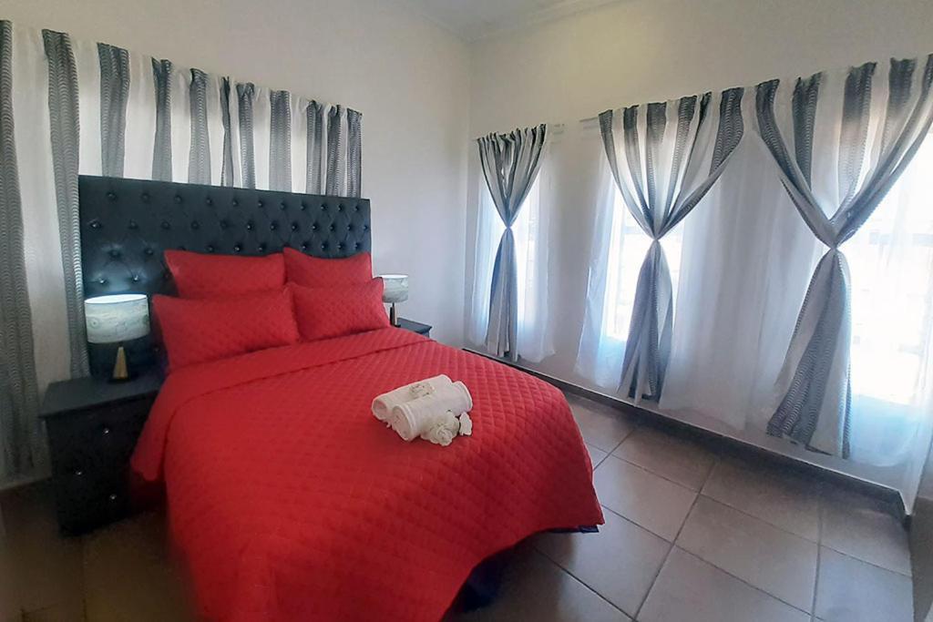 Queens Palace Pretoria-Noord Habitación foto