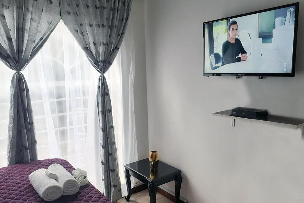 Queens Palace Pretoria-Noord Habitación foto
