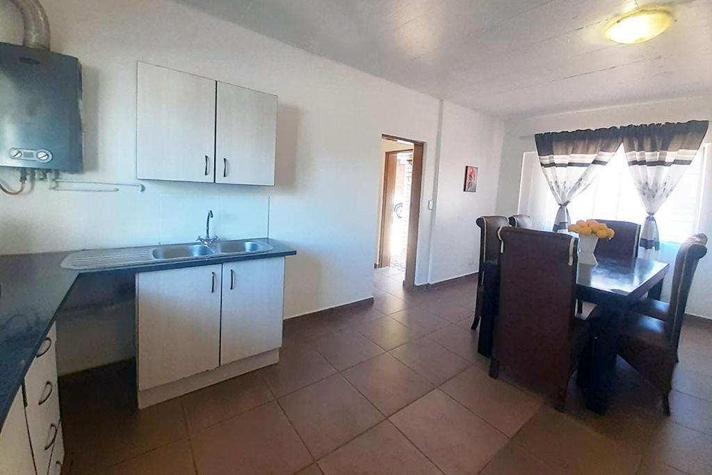 Queens Palace Pretoria-Noord Habitación foto
